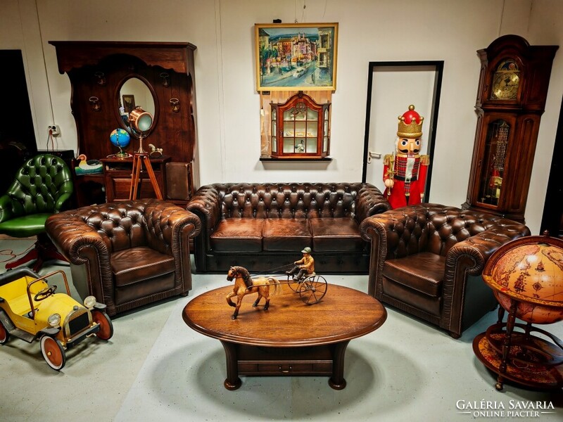 Klasszikus angol bőr ülőgarnitúra chesterfield kanapé + 2 db. fotel patinás szép állapotban