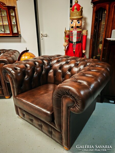 Eredeti angol bőr ülőgarnitúra 3,5 szem. chesterfield kanapé + 2 db. fotel újszerű állapotban
