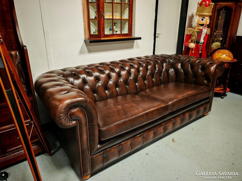 Eredeti angol bőr ülőgarnitúra 3,5 szem. chesterfield kanapé + 2 db. fotel újszerű állapotban