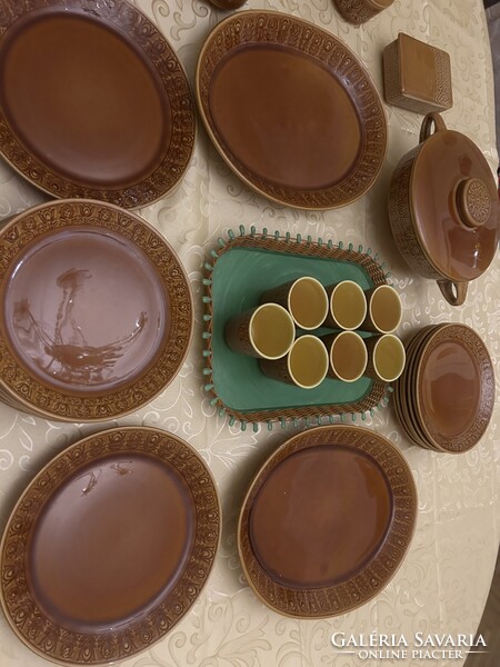 Tulipános Gránit (Kispesti Porcelángyár ) étkészlet, népi motivumos