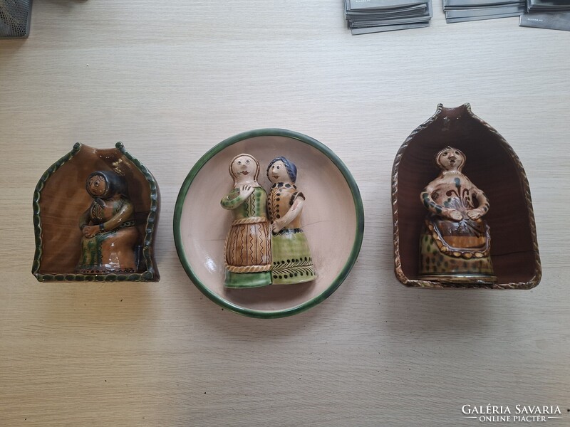 3 DB FALI KERÁMIA DÍSZ. /SÉRÜLÉSÉK LEFOTOZVA/