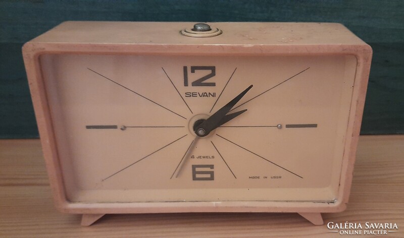 Sevani mechanikus asztali ébresztőóra