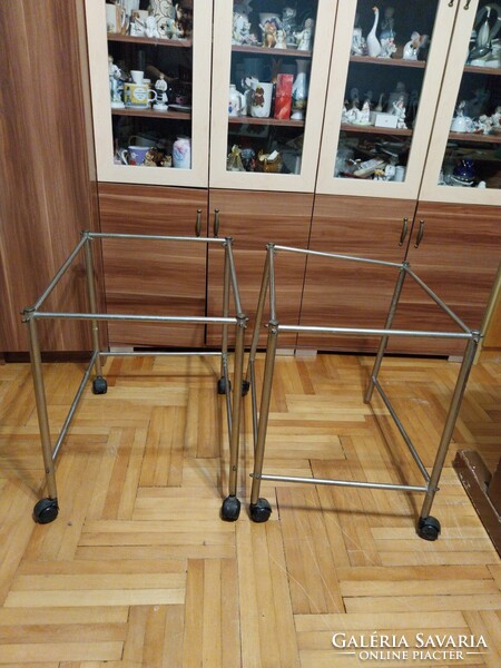 2 db RÉGI RETRÓ KEREKES ZSÚRKOCSI ,KISASZTAL STB ELEMEIRE SZEDHETŐ IGY POSTÁZNI IS KÖNNYŰ LEÍRÁSBAN