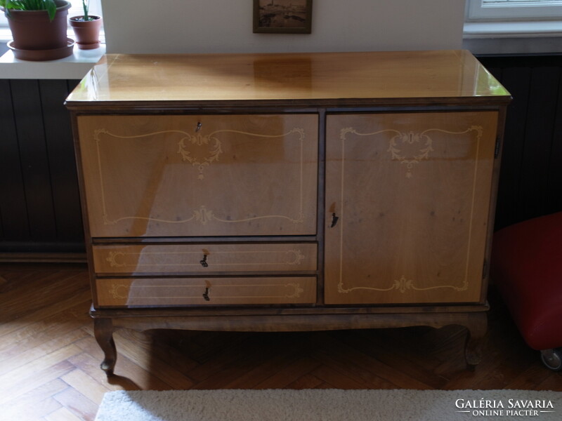 Neobarokk stílusú intarziás komód