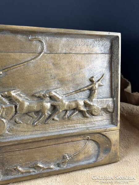 Olcsai Kiss Zoltán : Hajtók című Képcsarnokos bronz fali képe