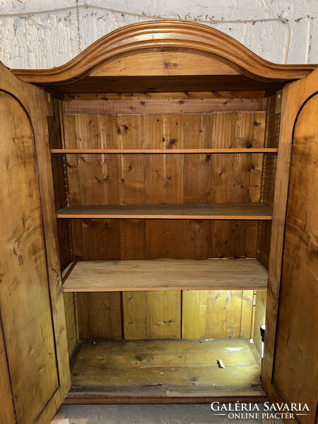 Biedermeier szekrény, akasztós polcos