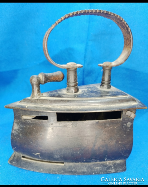 Antik Fagler ,patinás,tömör réz  faszenes vasaló Szeged /mindene eredeti,hiánytalan.1860