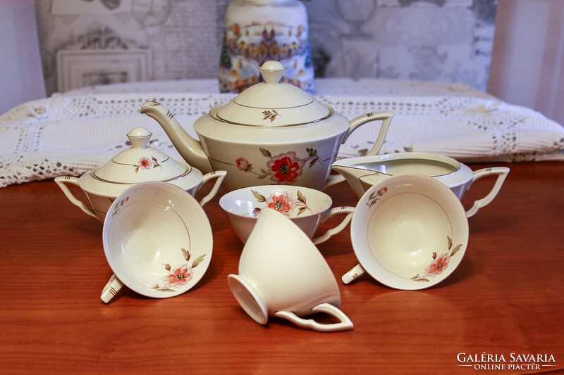 Haas & Czjzek Chodau 4 személyes, teás készlet, csontszínű elegáns darabok.