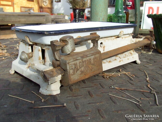 Régi konyhai mérleg