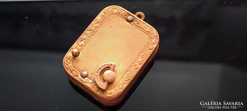 Zenedoboz ( Svájci Croix )