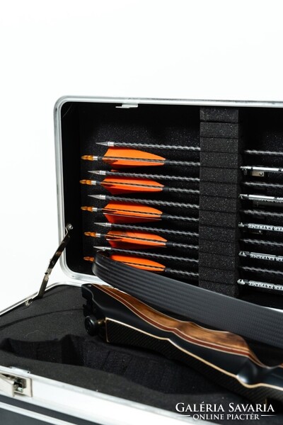 Prémium Takedown Recurve Íj Készlet – Fa–Karbon Íjjal, Karbon Nyílvesszőkkel és teljes csomaggal