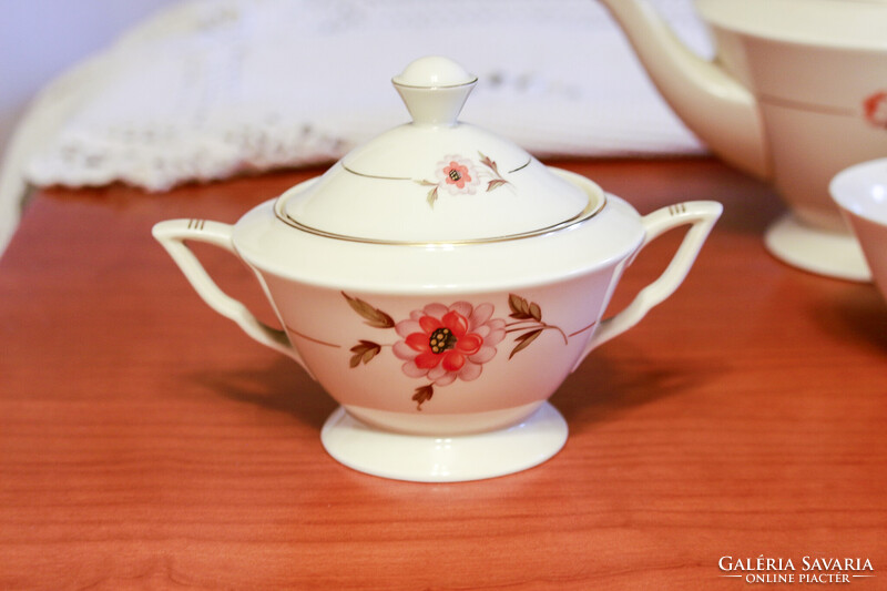 Haas & Czjzek Chodau 4 személyes, teás készlet, csontszínű elegáns darabok.