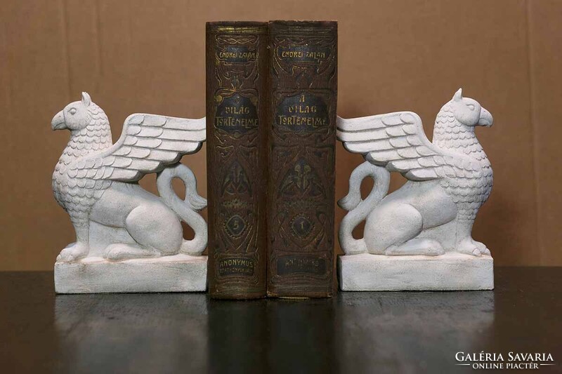 VÉRTESI Ági (1975-): Griff szobor, könyvtámasz-pár (2 db) 2012.