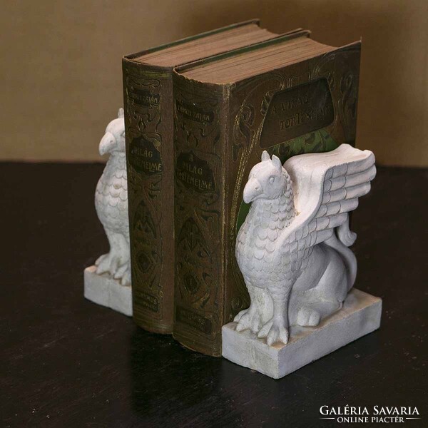 VÉRTESI Ági (1975-): Griff szobor, könyvtámasz-pár (2 db) 2012.