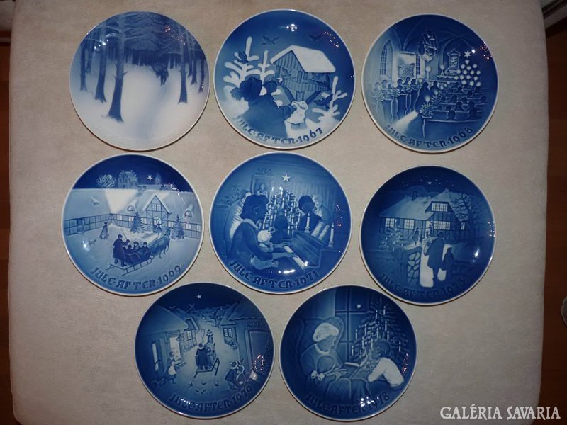 KARÁCSONY ESTÉJE - A dán BING&GRONDAHL porcelángyár kézzel festett karácsonyi dísztányér sorozata.