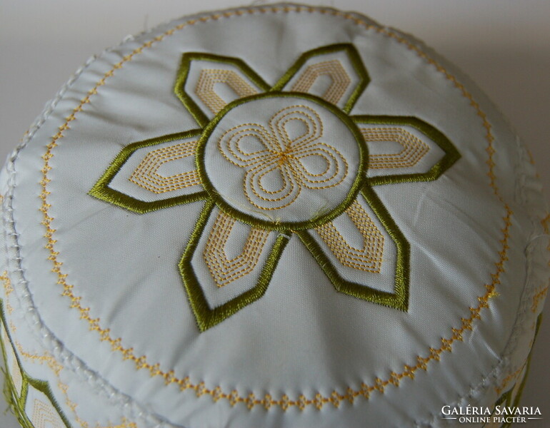 Muszlim arab sapka kufi topi / feher himzett