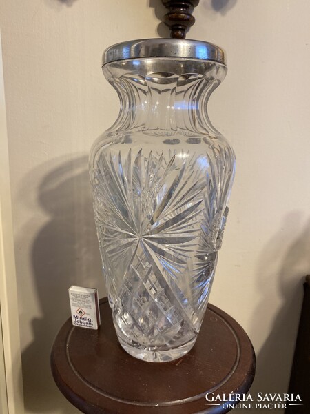 Ezüst peremű nagyméretű kristályváza .