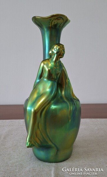 Zsolnay Eozin Váza – Ülő leányalakkal, 24 cm, Hibátlan, vitrin állapot