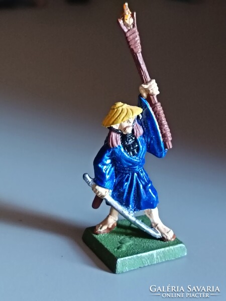 Gyűjtői fémöntvény figura-szobor, rendkívül szép, részletgazdag darab.