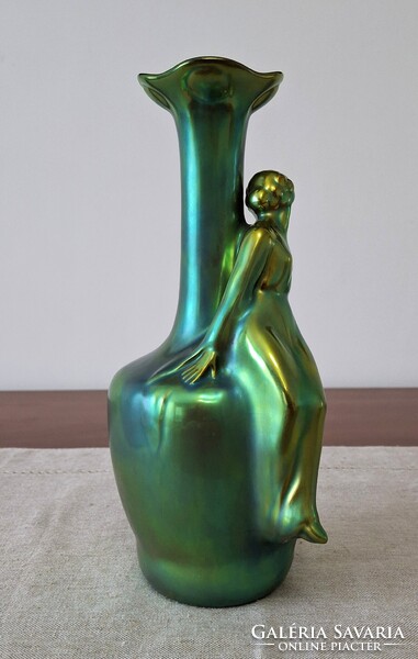 Zsolnay Eozin Váza – Ülő leányalakkal, 24 cm, Hibátlan, vitrin állapot