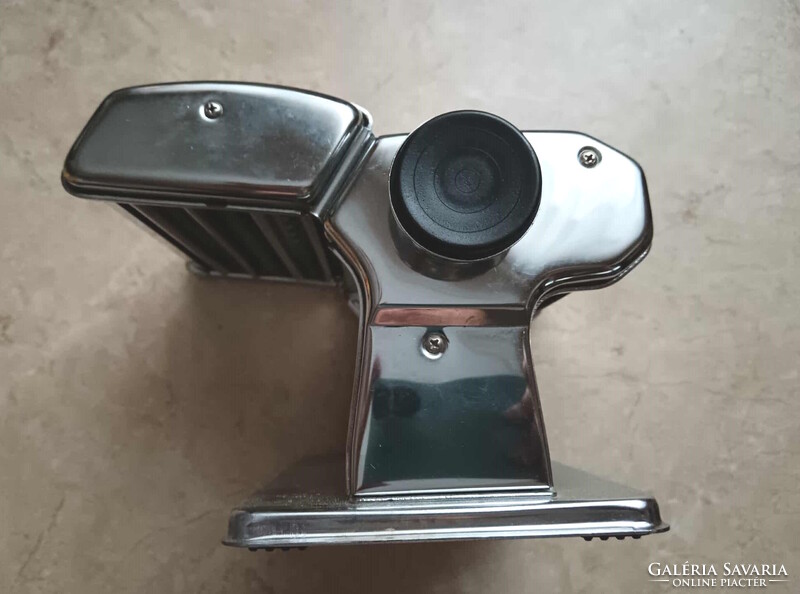 Marcato Atlas tésztagép és nyújtógép + 1 mm, 3 mm, spagetti és a Ravioli 45x45 mm adapter.