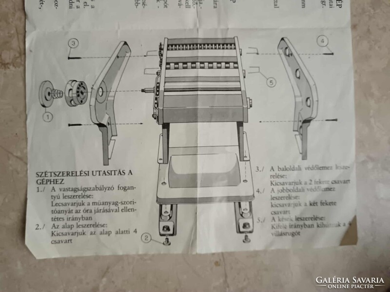 Marcato Atlas tésztagép és nyújtógép + 1 mm, 3 mm, spagetti és a Ravioli 45x45 mm adapter.