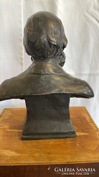 Kiss József (1875–1936) Trefort Ágoston mellszobor, bronz 23x12x27cm