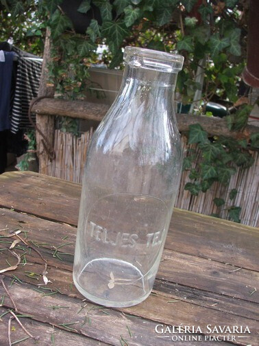 Régi konyhai tárgy tejes üveg