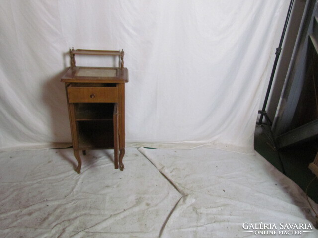 Antik Neobarokk éjjeli szekrény