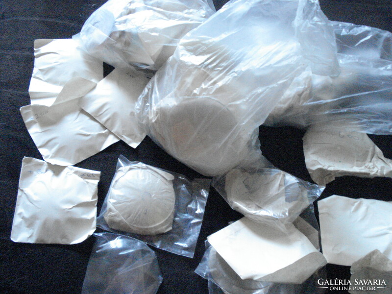 Optikus csomag - 7 db használt szemüveg és egy doboznyi szemüveglencse