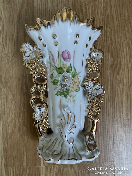 Régi szecessziós dúsan aranyozott porcelán kétfüles váza.