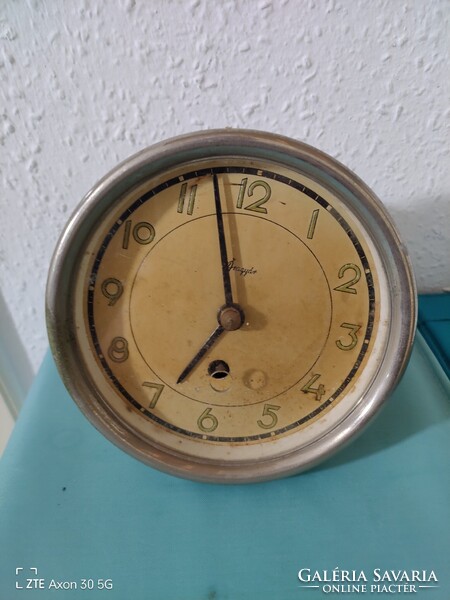 Eladó régi magyar Óragyár feliratú óra