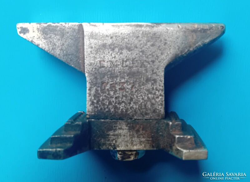 Kovács üllő , kovácsoltvas dísztárgy emléktárgy 1937