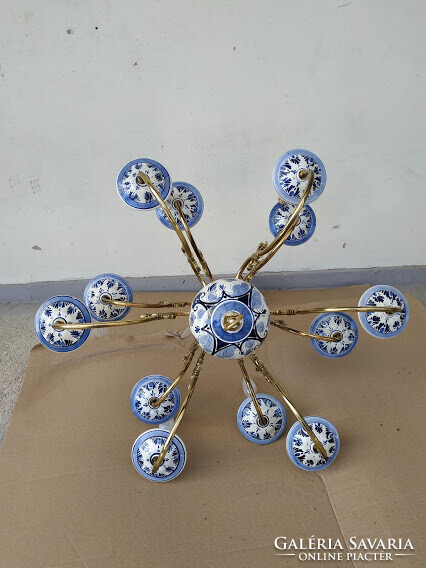 Antik delfti kék porcelán testű 12 karú patinás réz flamand csillár + 12 darab új gyertya izzó 3956