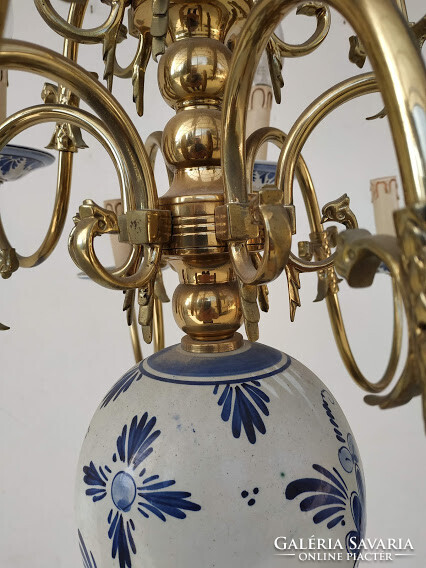 Antik delfti kék porcelán testű 12 karú patinás réz flamand csillár + 12 darab új gyertya izzó 3956