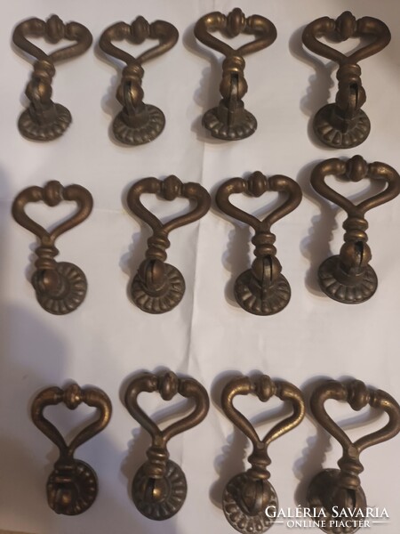 Bútorfogantyú réz