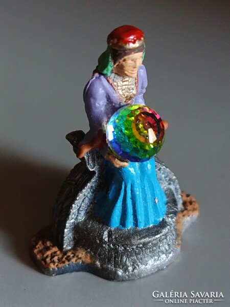 Gyűjtői fémöntvény figura-szobor, rendkívül szép, részletgazdag darab.