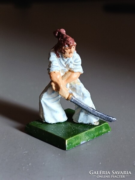 Gyűjtői fémöntvény figura-szobor, rendkívül szép, részletgazdag darab.