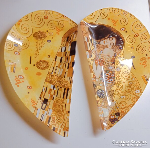 Klimt kissing two side plates in good condition. Great for your home