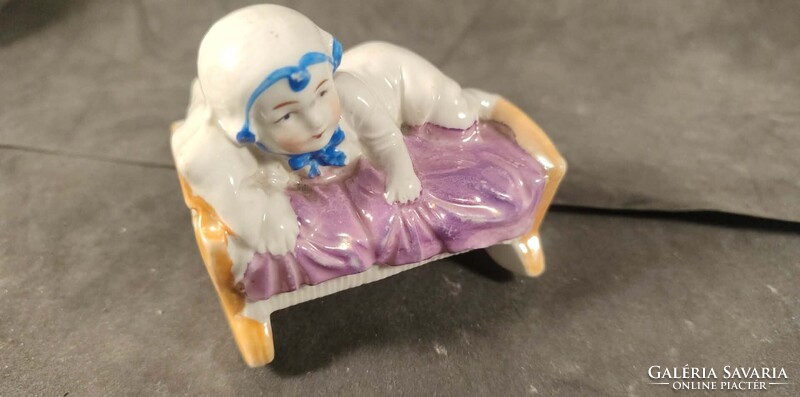 Antik porcelán babás persely 640