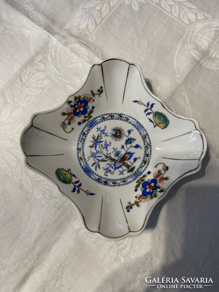 Gyönyörű antik Keleti cakkos szélű porcelán kínáló ritka darab.