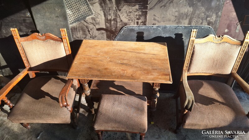 Eladó klasszikus KINGA II bútor szett – 2 fotel + asztal + puff