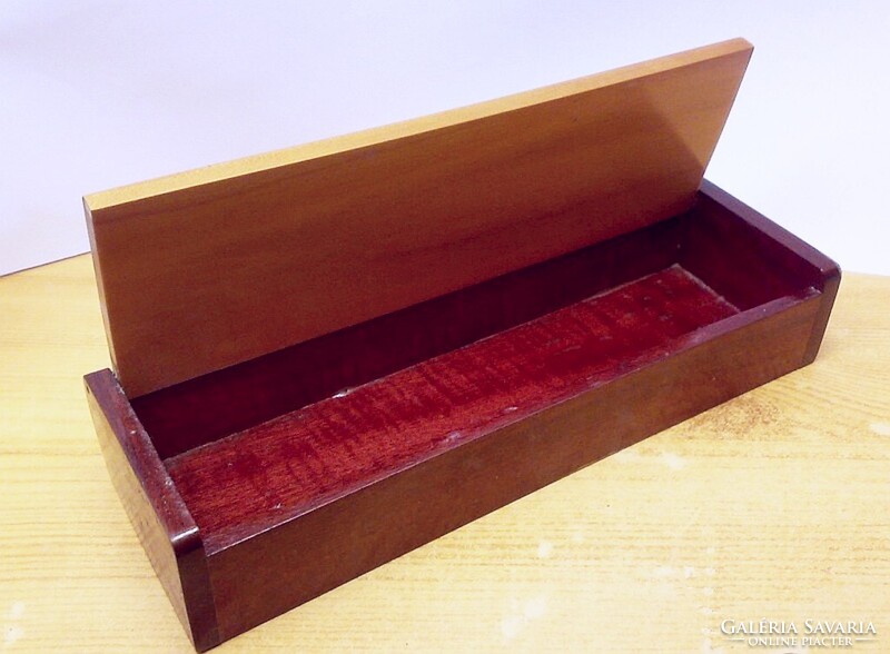 Costa Rica-i emlék, festett fedelű ékszeres dobozka fából, vidéki lakkal