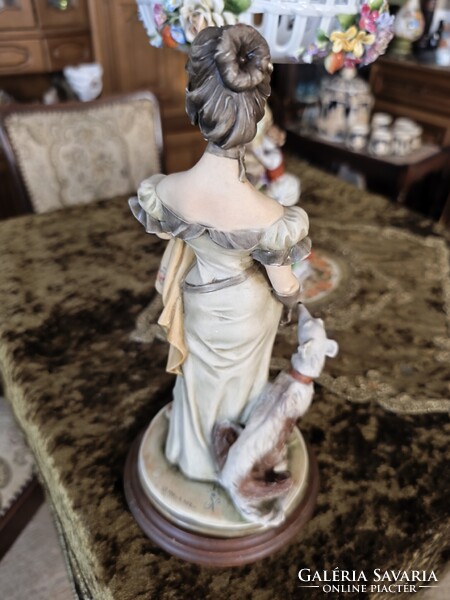 Gyűjtői, Capodimonte Bruno Merli porcelánfigura - Hölgy orosz agár kutyával.  1981