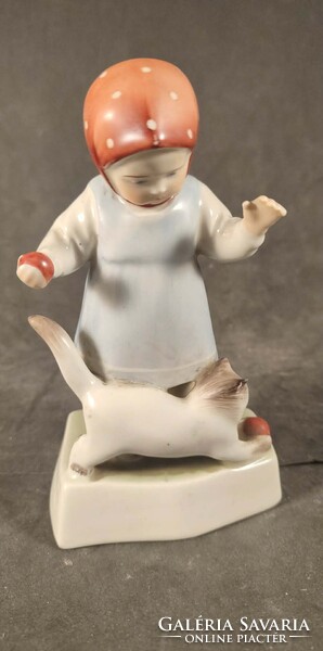 Zsolnay lány cicával 634