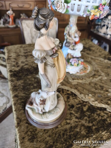 Gyűjtői, Capodimonte Bruno Merli porcelánfigura - Hölgy orosz agár kutyával.  1981