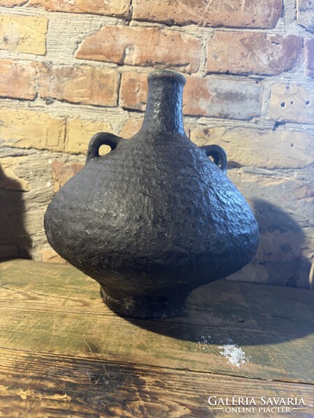 Simó Ágoston samott vàza/korsó, szàján hiba