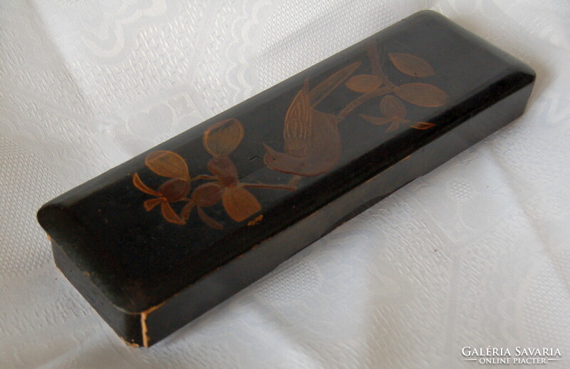 Antik Japán Lakk Doboz – Meidzsi-kor – Kézzel festett madár motívummal (30,5 cm)