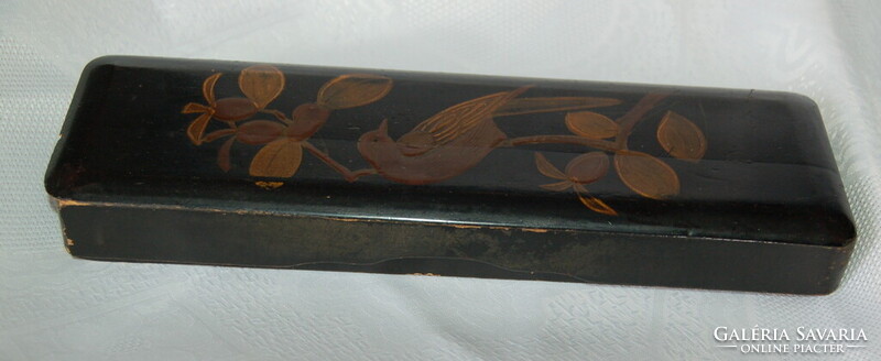 Antik Japán Lakk Doboz – Meidzsi-kor – Kézzel festett madár motívummal (30,5 cm)