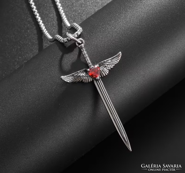 Középkori Angyalszárnyas Kereszt,Kard Medálos Piros cirkónia kővel,nyakláncon szép fényes mind a ke